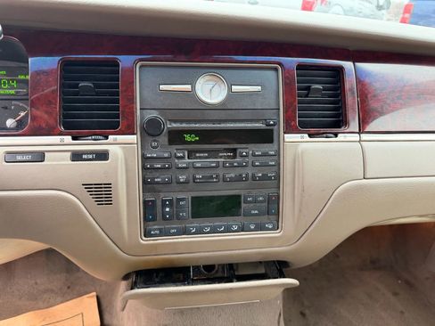 Used 2003 Lincoln Town Car Cartier image 12