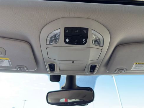 Used 2017 Chrysler Pacifica Limited image 31