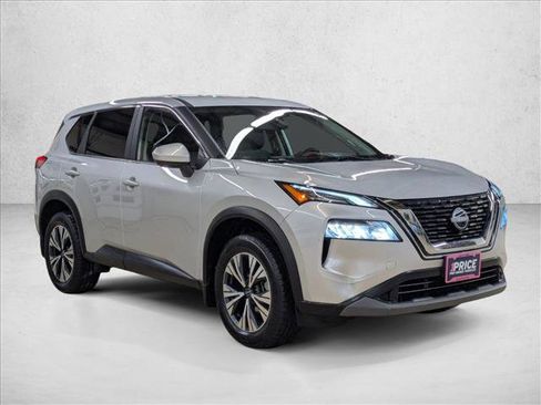 Used 2023 Nissan Rogue SV image 3