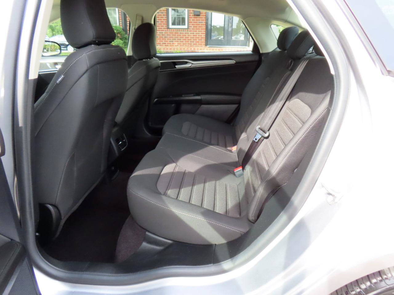 Used 2020 Ford Fusion SE FWD image 17