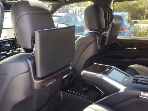 Used 2023 Lexus LX 600 4WD w/ Ultra Luxury Package image 13