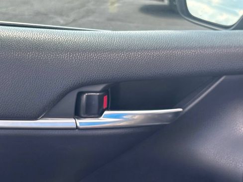Used 2022 Toyota Camry SE FWD image 9