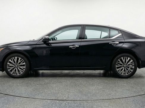 Used 2025 Nissan Altima 2.5 SV image 5