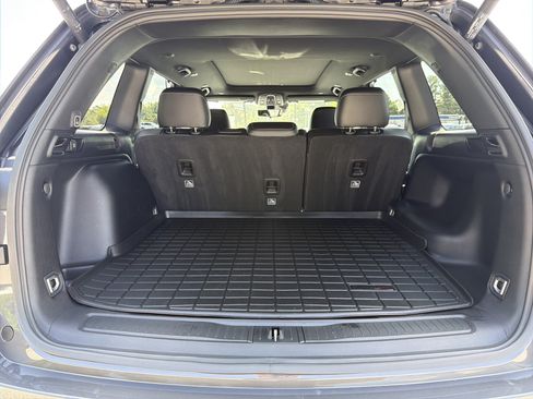 Used 2025 Jeep Grand Cherokee Limited w/ Luxury Tech Group II RWD image 19