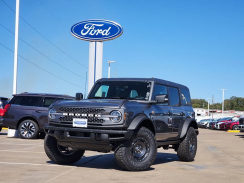 New 2025 Ford Bronco Badlands image 2