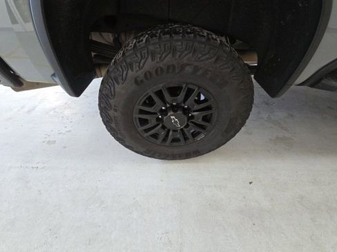 Used 2024 Chevrolet Silverado 2500 ZR2 w/ Technology Package image 12