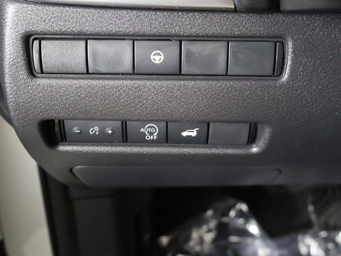 Used 2023 Nissan Rogue SL FWD image 34