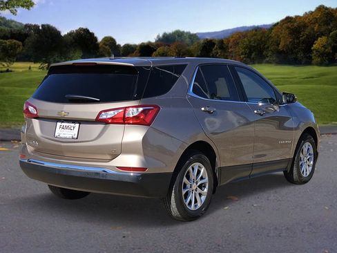 Used 2019 Chevrolet Equinox LT w/ Driver Convenience Package image 4