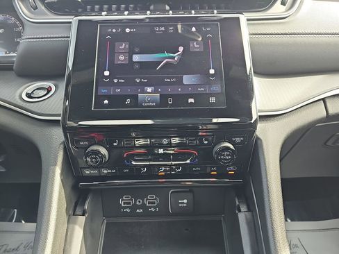 Used 2025 Jeep Grand Cherokee Laredo X w/ Luxury Tech Group I image 27