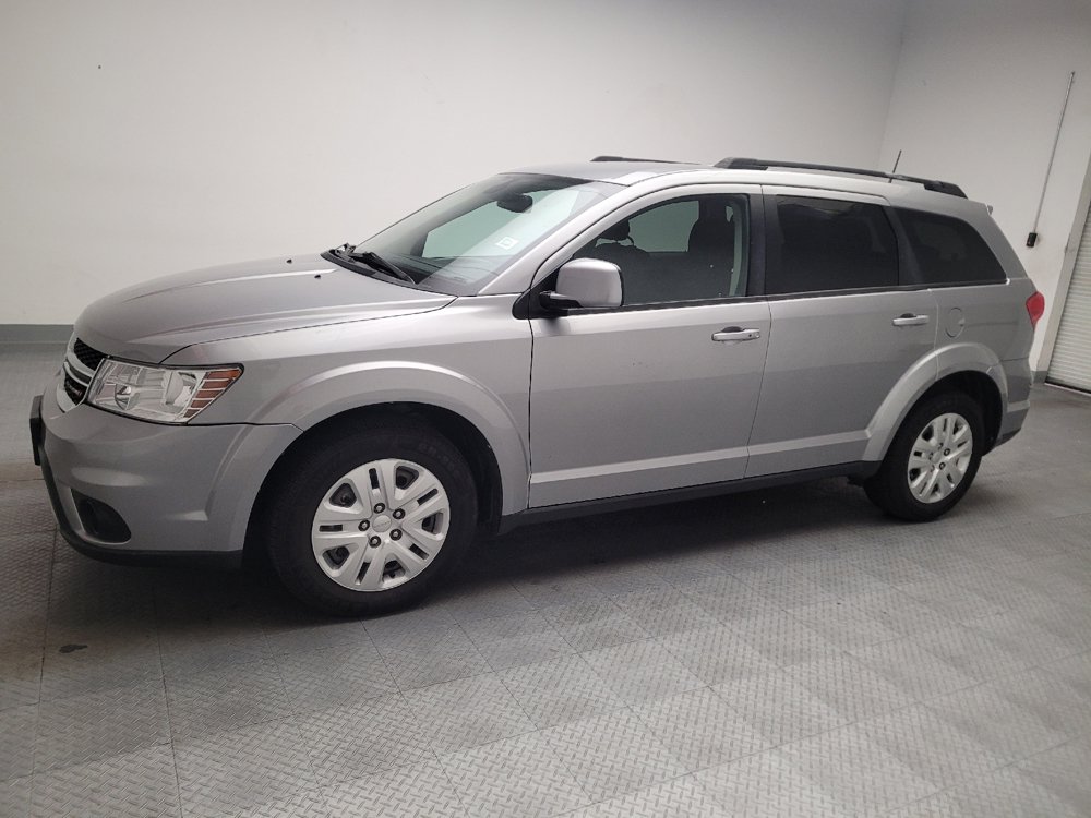 Used 2019 Dodge Journey SE w/ Connectivity Group FWD image 2