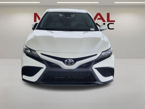 Used 2022 Toyota Camry SE w/ Convenience Package FWD image 5