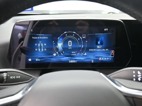 Used 2025 Chevrolet Equinox LT w/ Safety and Technology Package FWD image 11