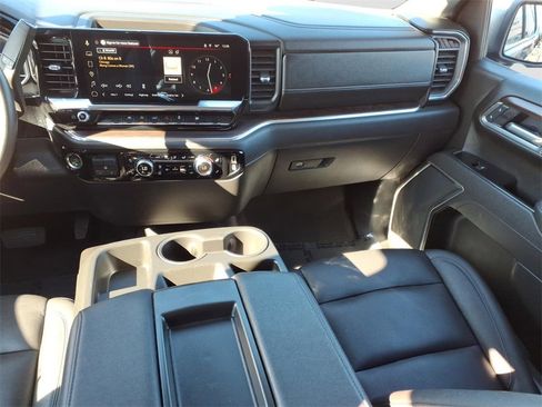 Used 2025 GMC Sierra 1500 SLT image 16