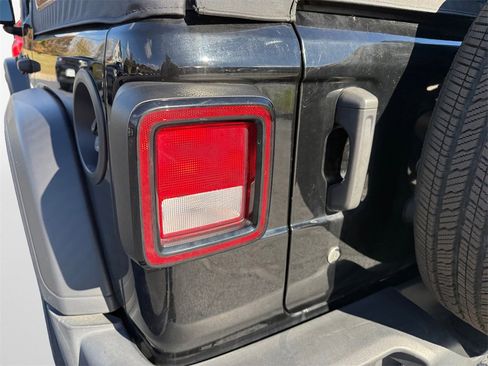 Certified 2022 Jeep Wrangler Unlimited Sport image 18