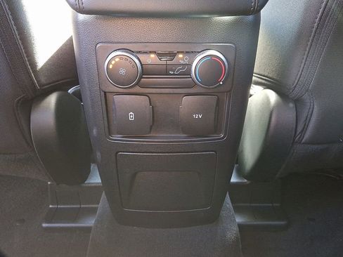 Used 2022 Ford Explorer XLT image 12