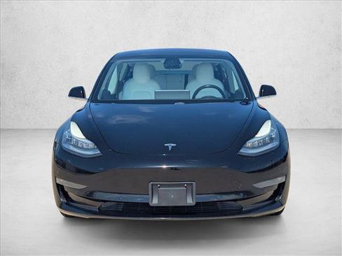 Used 2018 Tesla Model 3 Mid Range image 2