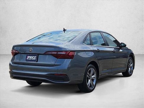 Used 2024 Volkswagen Jetta SE FWD image 5