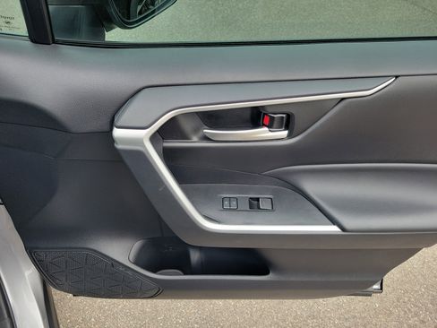 Used 2023 Toyota RAV4 SE image 10