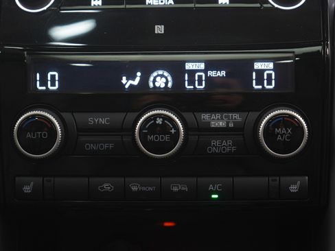 Used 2020 Subaru Ascent Limited w/ Technology Package image 17