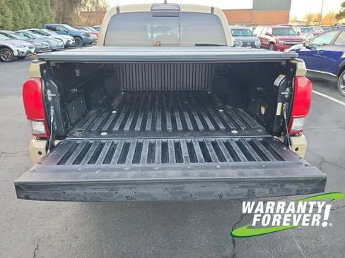 Used 2017 Toyota Tacoma TRD Off-Road image 18