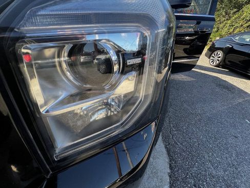 Used 2017 GMC Yukon Denali w/ Open Road Package AWD/4WD image 19
