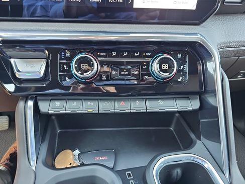 Used 2024 GMC Sierra 2500 Denali w/ Denali Reserve Package AWD/4WD image 23
