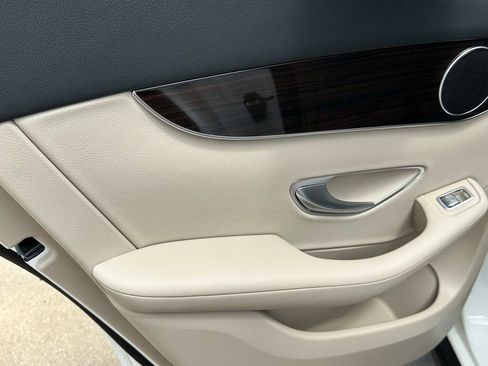 Used 2022 Mercedes-Benz GLC 300 image 22