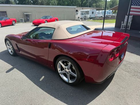 Used 2006 Chevrolet Corvette Convertible w/ Preferred Equipment Group RWD image 3