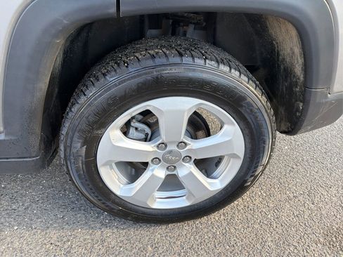 Used 2018 Jeep Compass Latitude w/ Popular Equipment Group AWD/4WD image 16