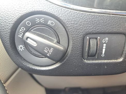 Used 2019 Dodge Grand Caravan SXT FWD image 22