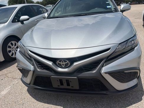 Used 2024 Toyota Camry SE FWD image 2