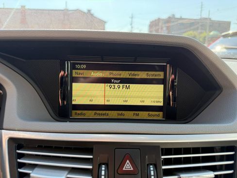 Used 2011 Mercedes-Benz E 350 4MATIC Wagon image 11