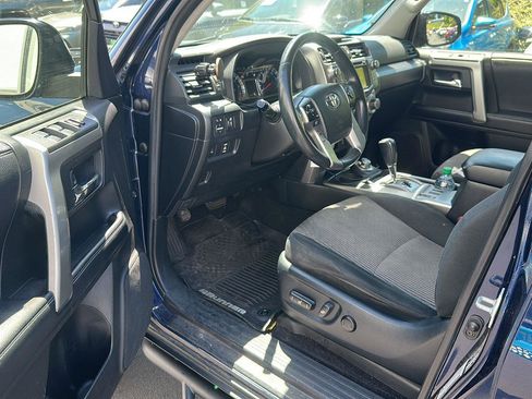 Used 2019 Toyota 4Runner SR5 AWD/4WD image 9