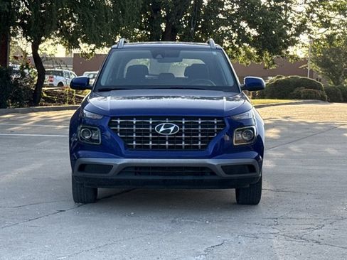 Used 2021 Hyundai Venue SEL FWD image 2