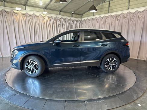 Used 2023 Kia Sportage EX AWD/4WD image 7