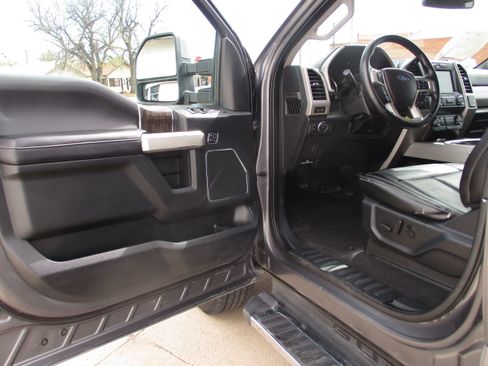 Used 2021 Ford F250 Lariat w/ Lariat Value Package AWD/4WD image 11