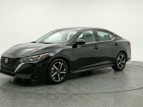 Used 2025 Nissan Sentra SV image 3