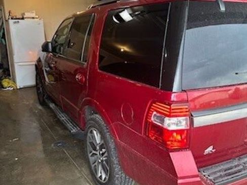 Used 2016 Ford Expedition XLT w/ Equipment Group 202A AWD/4WD image 3