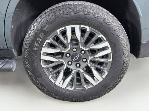 Used 2025 Chevrolet Tahoe Z71 w/ Comfort Package AWD/4WD image 36