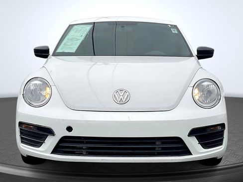 Used 2018 Volkswagen Beetle S image 3