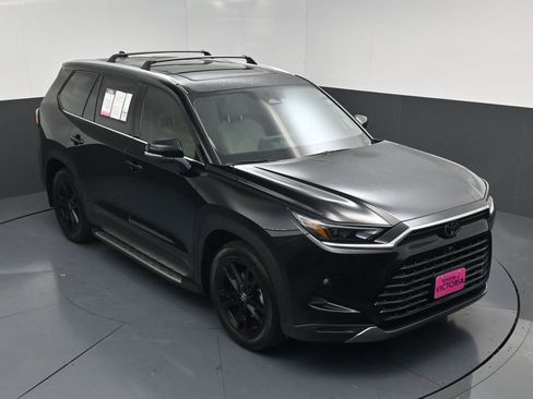 Used 2025 Toyota Grand Highlander AWD image 17