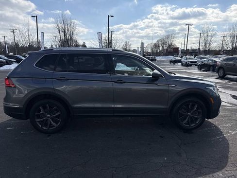 Used 2022 Volkswagen Tiguan SE image 10
