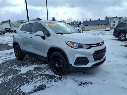 Used 2022 Chevrolet Trax LT w/ Driver Confidence Package image 1
