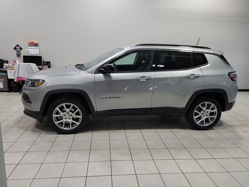 Used 2022 Jeep Compass Latitude image 4