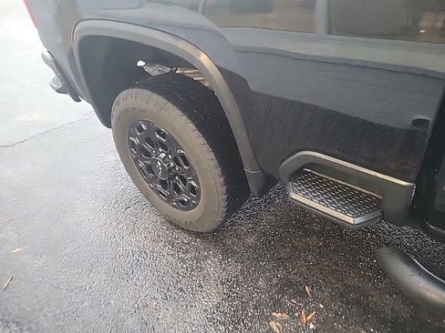 Used 2023 Chevrolet Silverado 2500 LT w/ Midnight Edition image 12