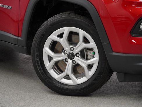 Certified 2025 Jeep Compass Latitude w/ Convenience Group image 4