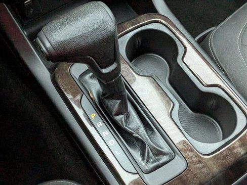 Used 2018 GMC Canyon SLE w/ SLE Convenience Package image 11