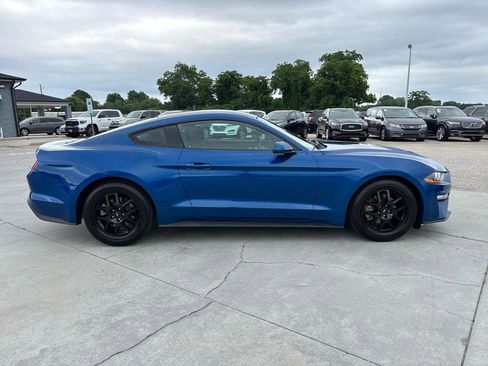 Used 2018 Ford Mustang Coupe RWD image 3