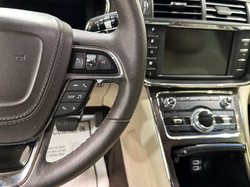 Used 2020 Lincoln Continental w/ Convenience Package FWD image 14