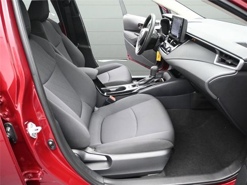 Used 2022 Toyota Corolla LE image 11